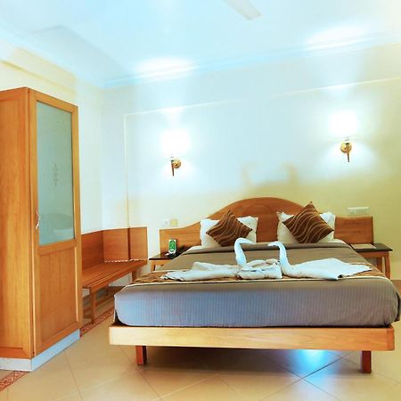 Royal Omars Hotel Канур Екстериор снимка