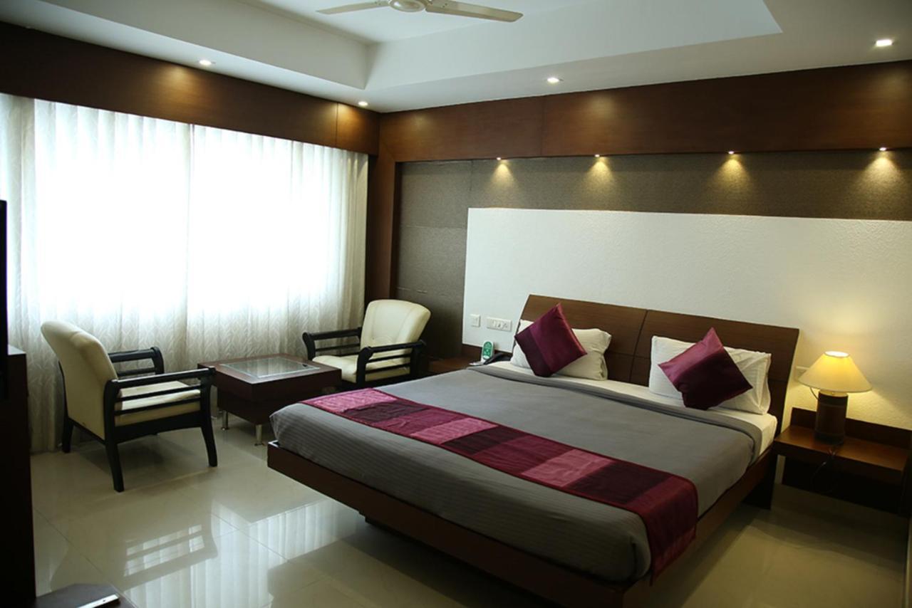 Royal Omars Hotel Канур Екстериор снимка