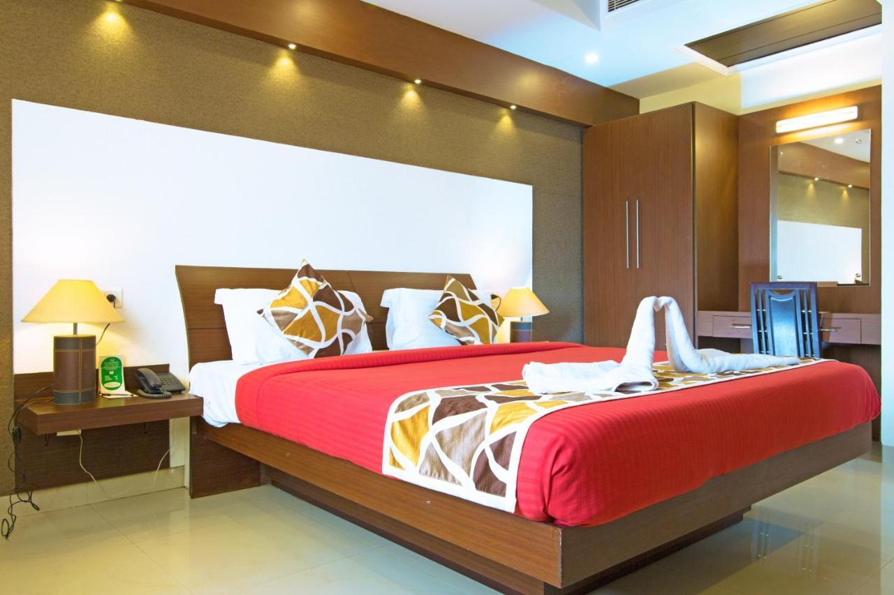 Royal Omars Hotel Канур Екстериор снимка