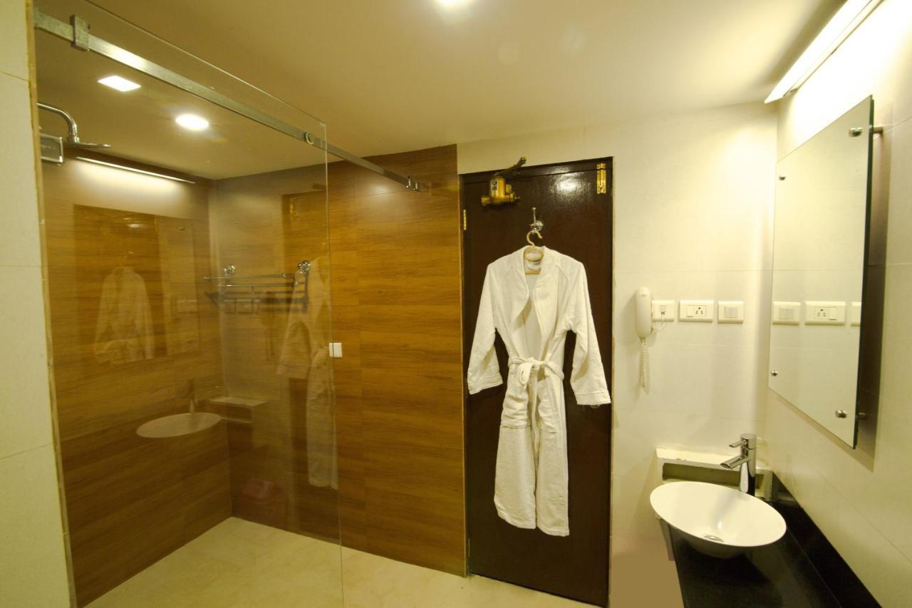 Royal Omars Hotel Канур Екстериор снимка