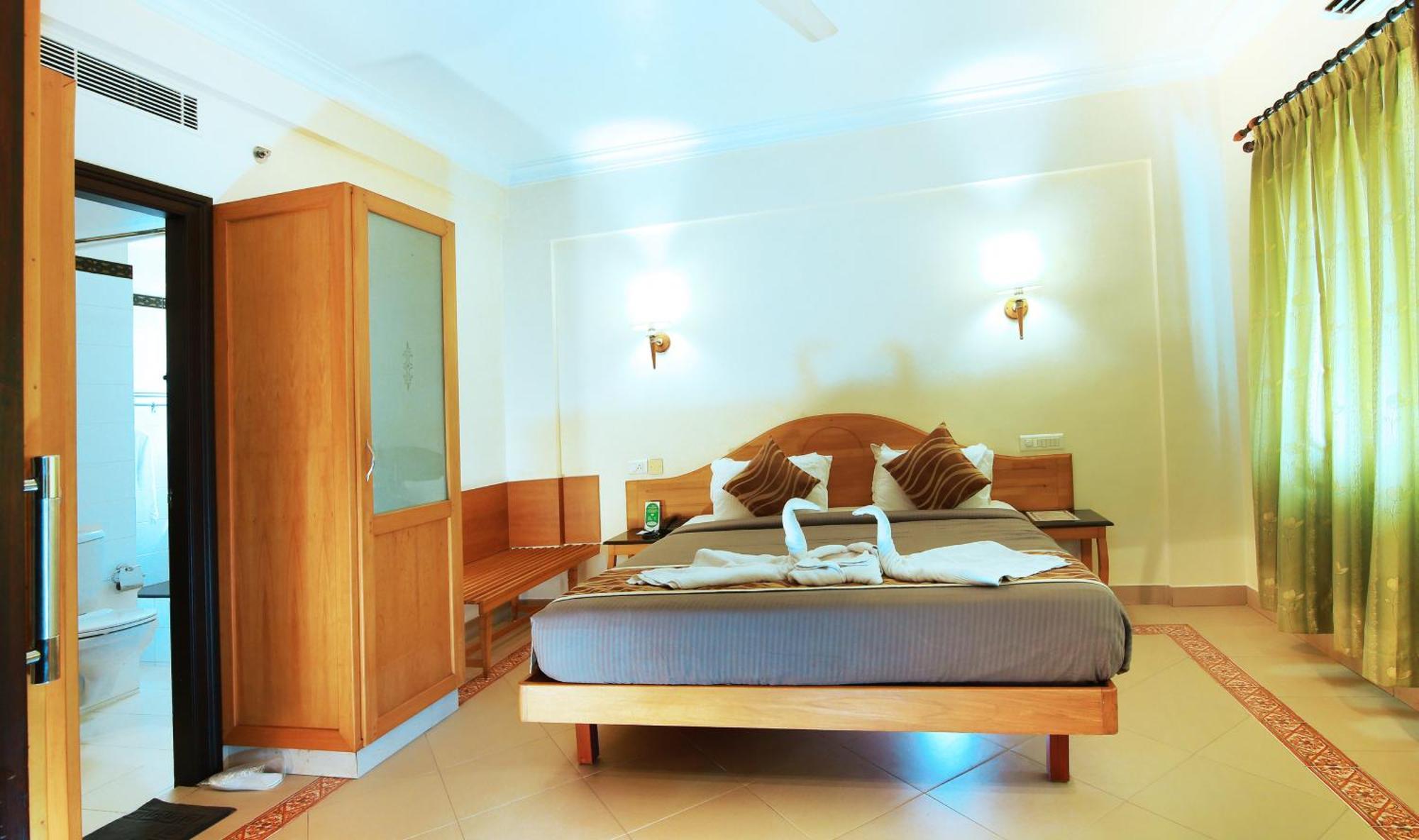 Royal Omars Hotel Канур Екстериор снимка