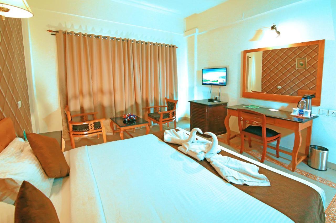 Royal Omars Hotel Канур Екстериор снимка