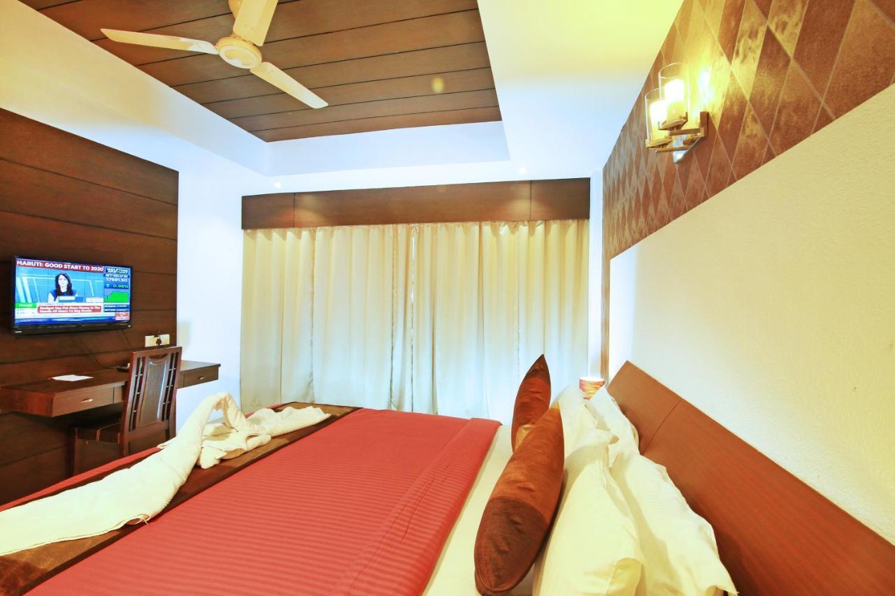 Royal Omars Hotel Канур Екстериор снимка