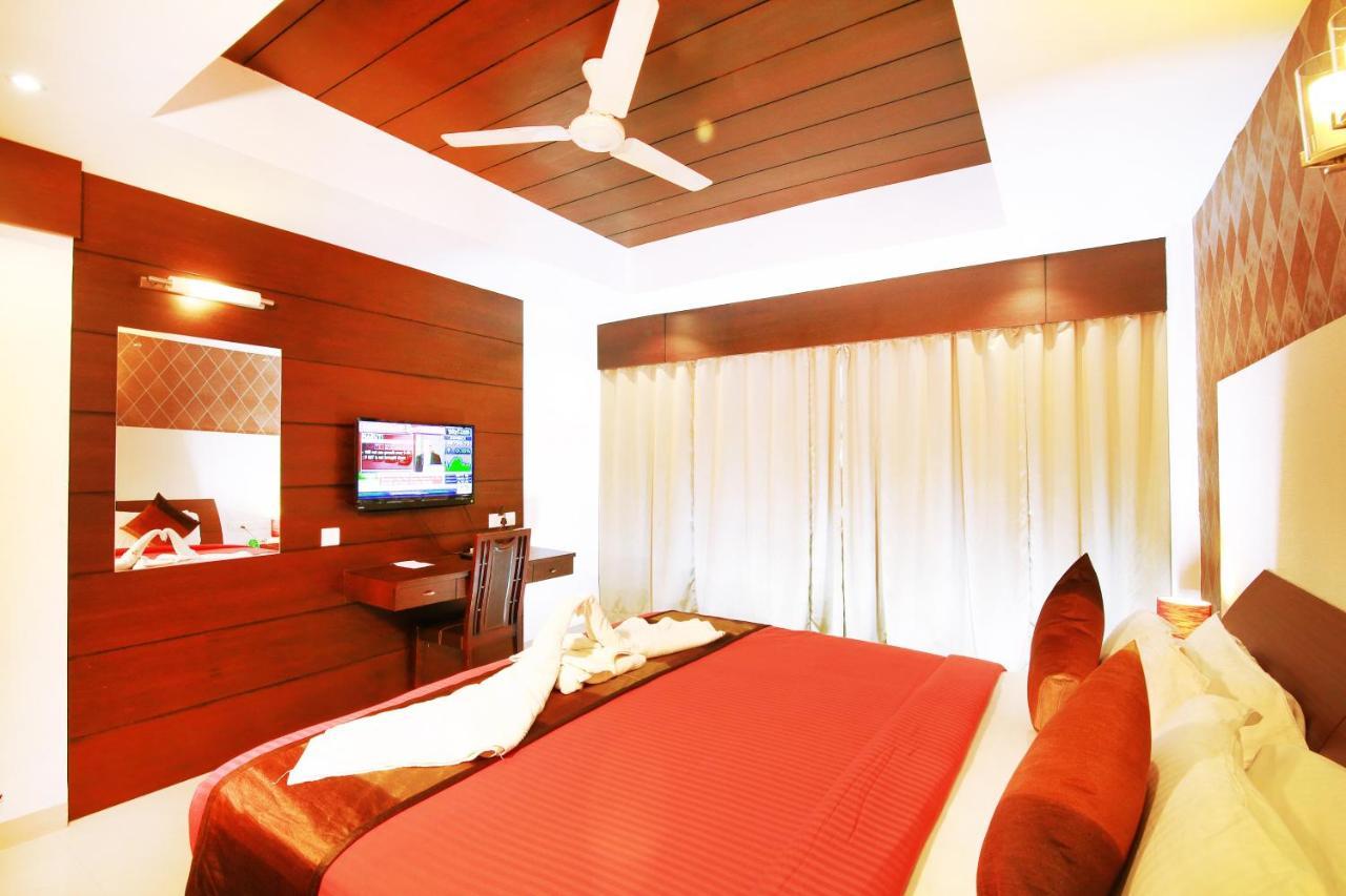 Royal Omars Hotel Канур Екстериор снимка